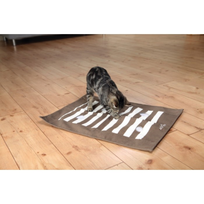 Игровая подстилка для котов "Cat Activity" TRIXIE с отверстиями,  70х50 см , коричневая с кремовым